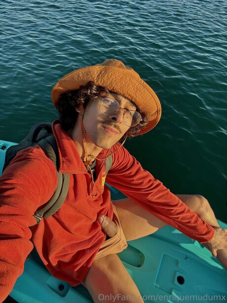 Enriquemudumx erwachsene nacktheit foto