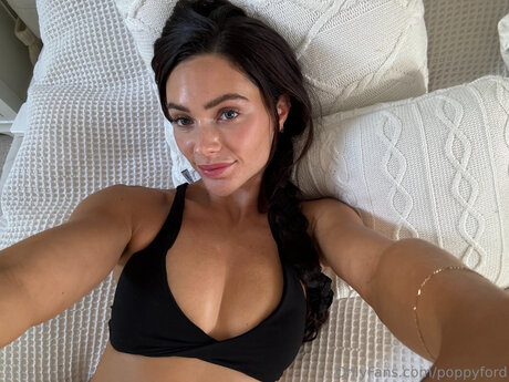 Poppyford beste nackte bilder