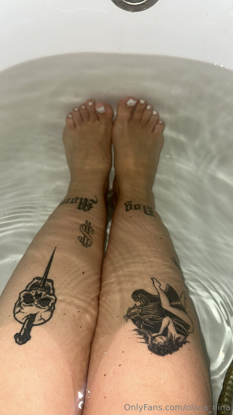 Olivia Nina erwachsene akt foto