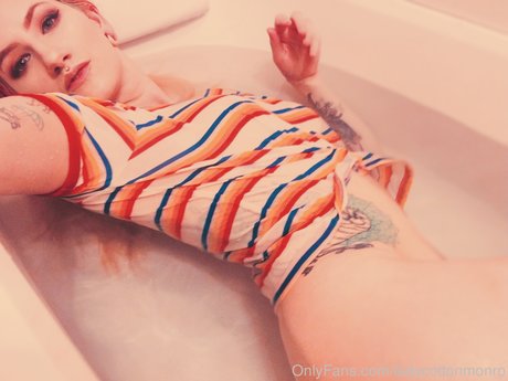 Cottontail Monroe model hd fotos