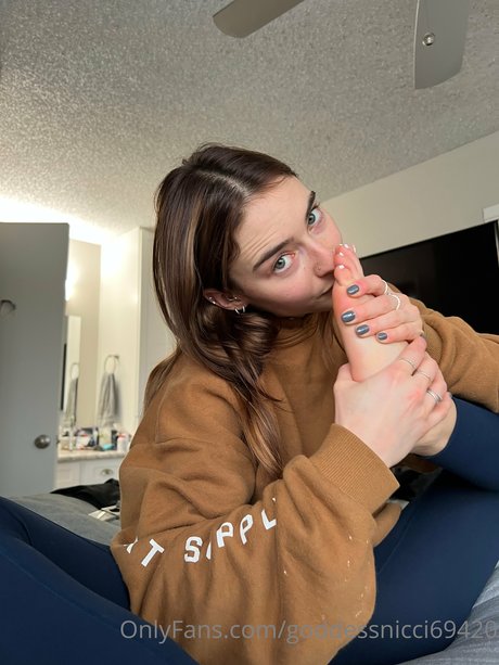 Nicci pornostar kunst archiv