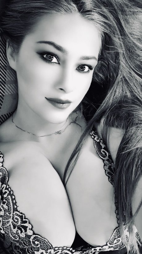 Lily Adair erotische heiße bilder