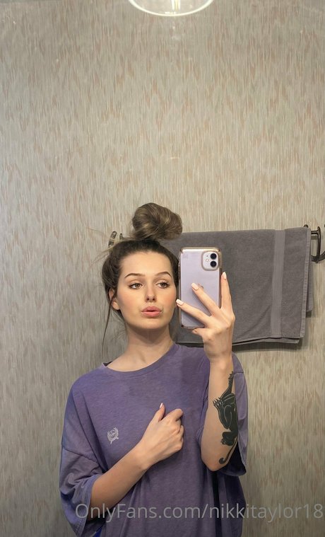 Sophomore Jordan model porno galerie