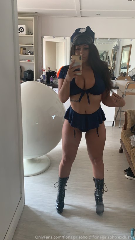 Fiona Siciliano erotische akt archiv