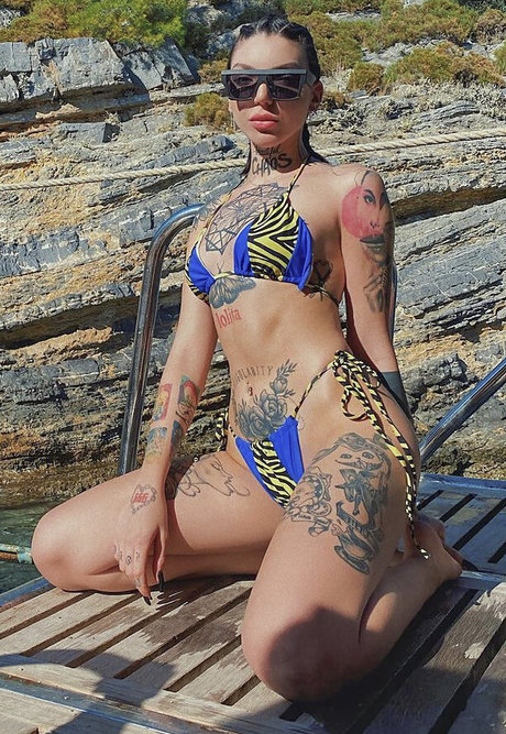 Doga Tuemer sexy nette fotos