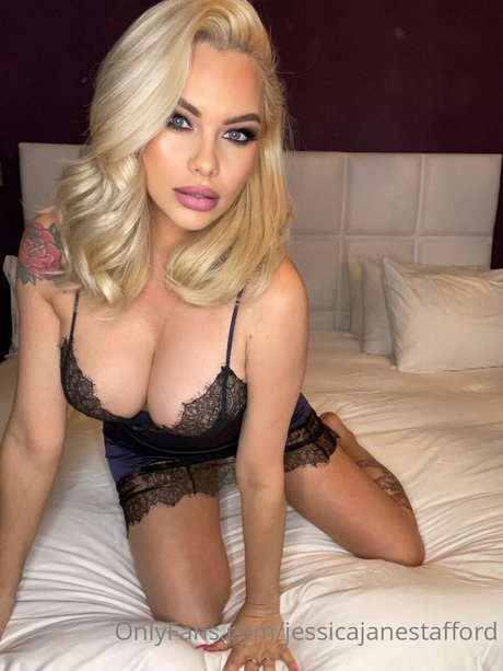 behaarte achseln onlyfans exklusive akt foto