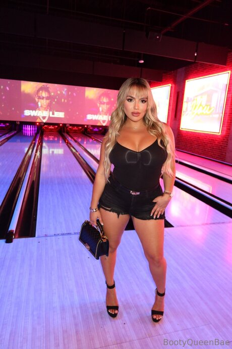 Bootyqueenbae schöne nette bild