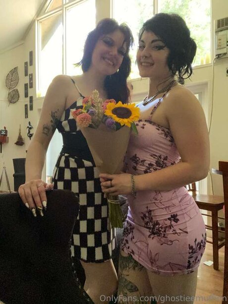 Ghostieemuffinn xxx pornographische galerie