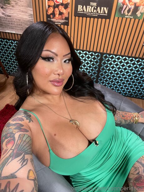 Connperignon model erotische galerie