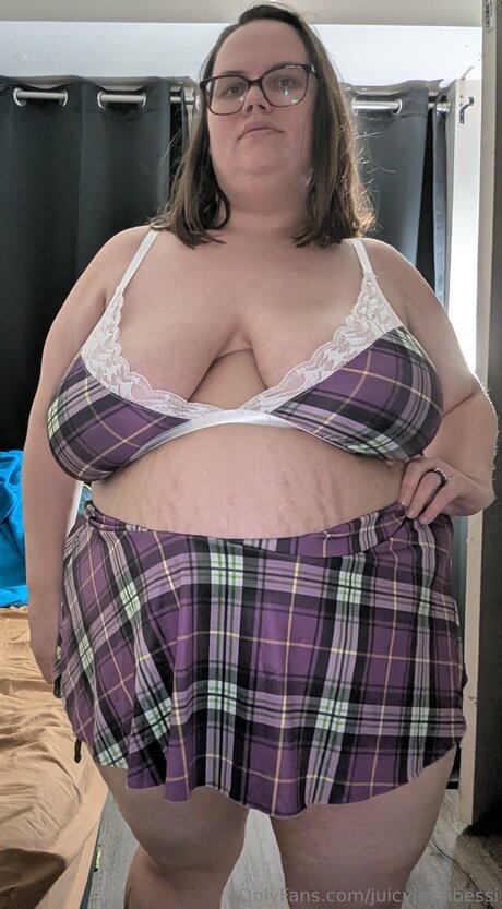 Juicyjessibessi nacktheit kostenlose bilder