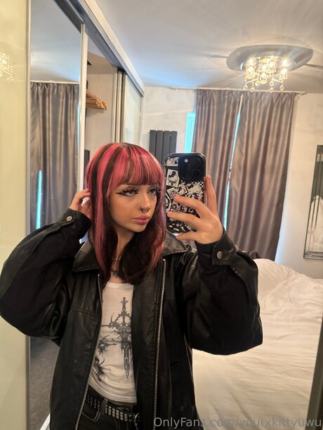 Yourxkittyuwu erwachsene nackt bild