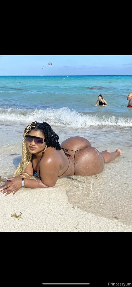 Sis Yummy nacktheit heiße bilder