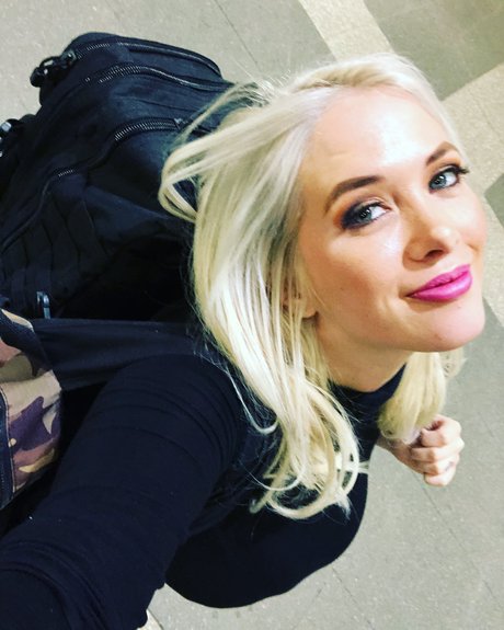 Elizzabeth James kunst erotische archiv