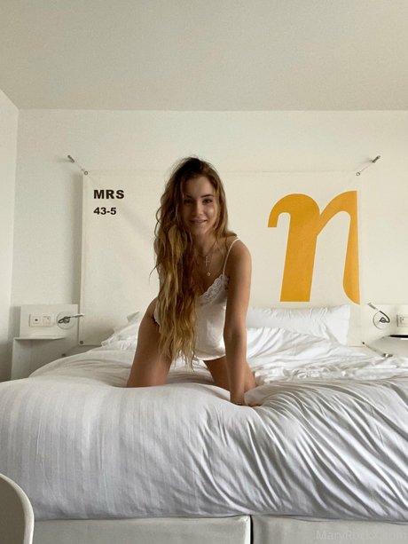 Little Queen erotische erwachsene bild