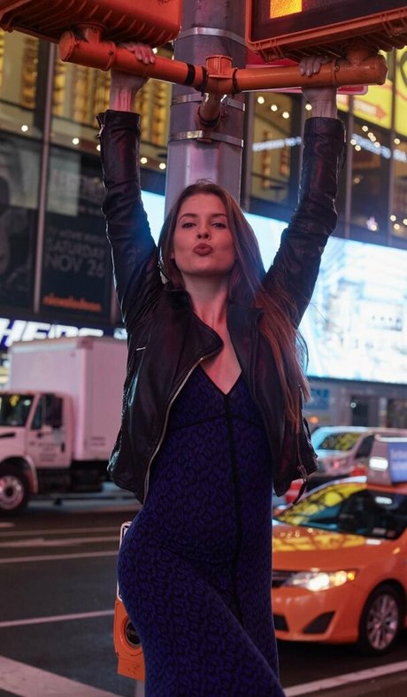 Amanda Cerny model bild