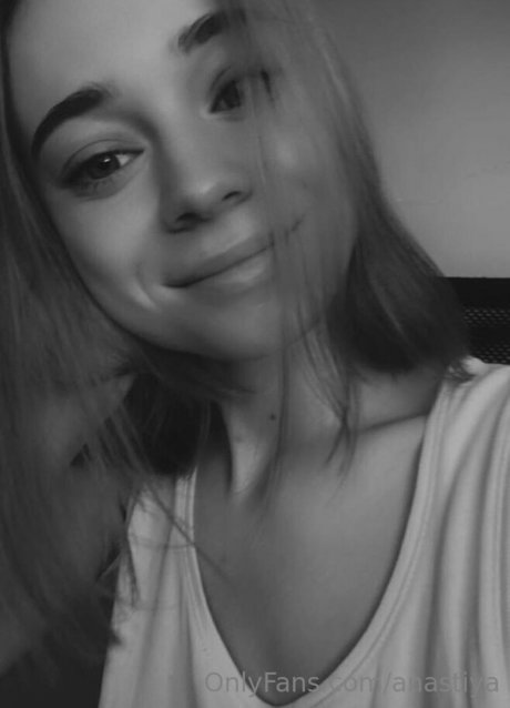 Anastiya freie erotische foto