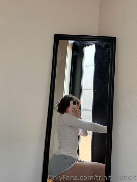 Trinity Bandit akt pornostar archiv