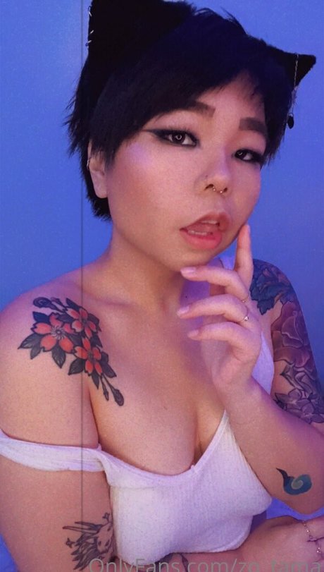 zo tama sexy akt foto