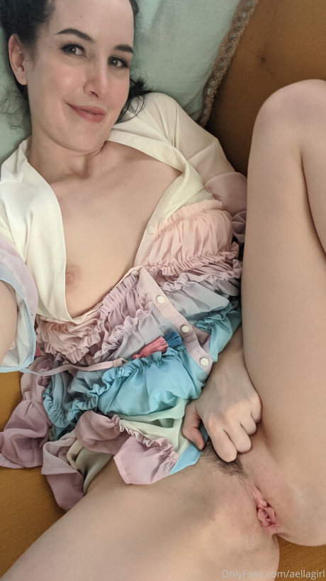 Aella girl nackt perfekte foto