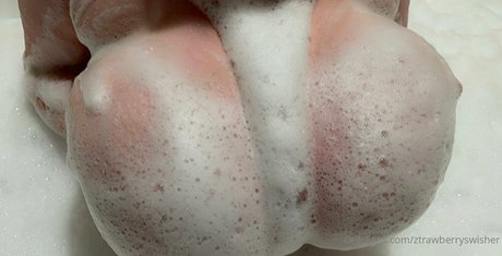 ztrawberryswisher nacktheit galerien