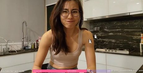 Zumi erotische galerie