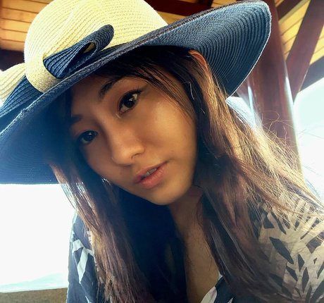 Zumi nackt hübsche bild