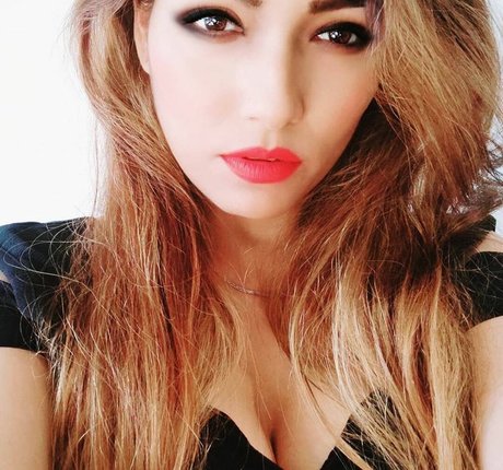 Zoya Rathore sexy hd fotos