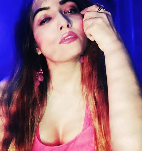 Zoya Rathore sexy akt galerien