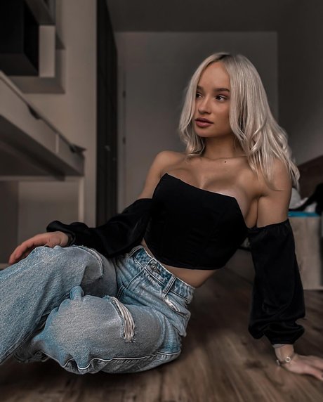 Zuzana Kardos pornostar exklusive foto