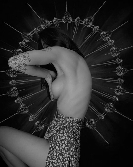 sperma auf der zunge onlyfans hübsche akt bilder