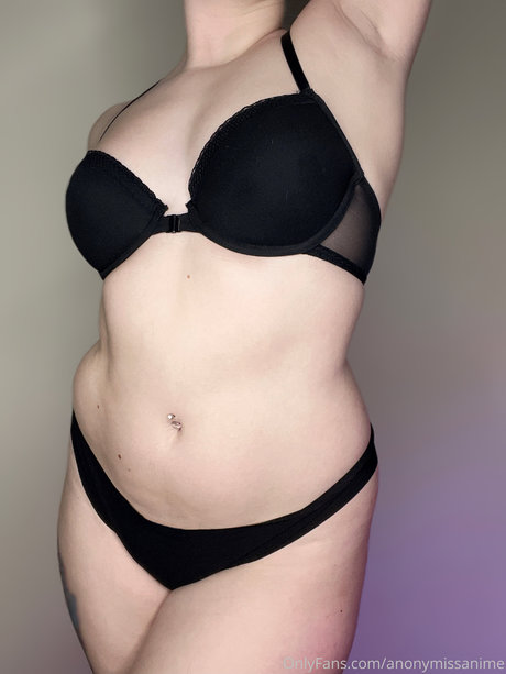 Misty Ide Bloodlustelf model sexy bild