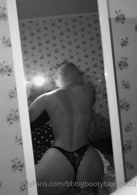 Bigbootyblondie xxx pornostar fotos