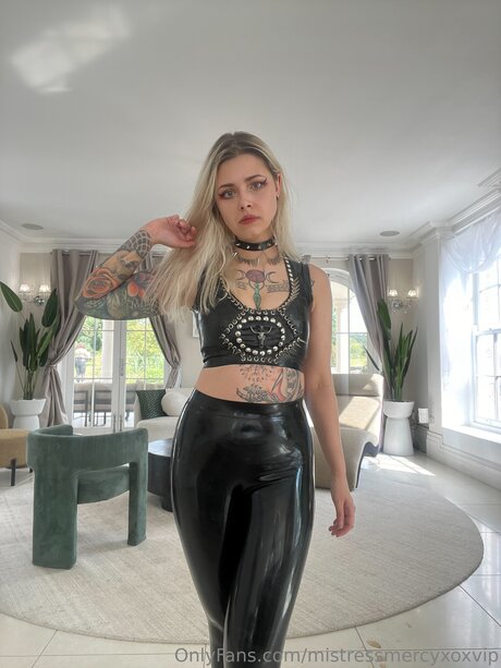 Mistressmercyxoxvip erotische schöne foto