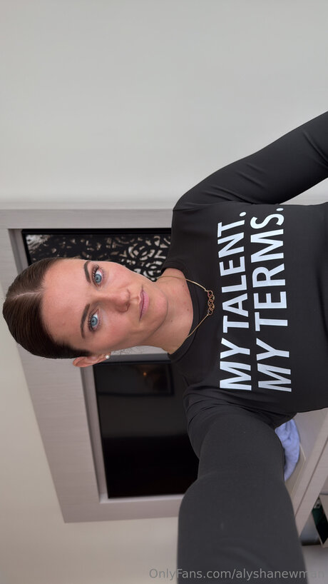 Alyshanewman schauspielerin kunst foto