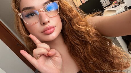 Angelaperes pornostar hübsche galerie