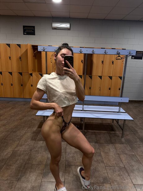 Kiki Miia sexy nackten bild