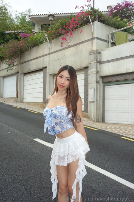 Yoshibabyfree schauspielerin heiße foto