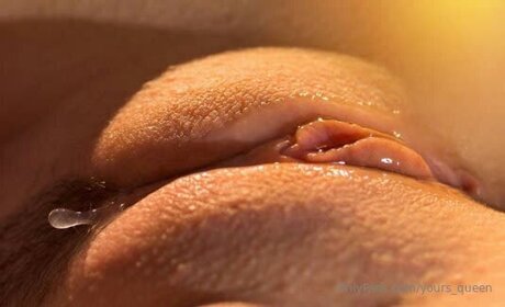 Yours Queen kostenlose nackten bilder