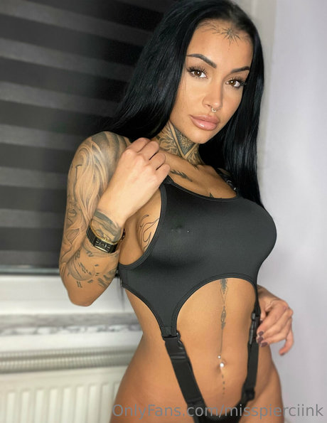 Misspierciink nacktheit bild