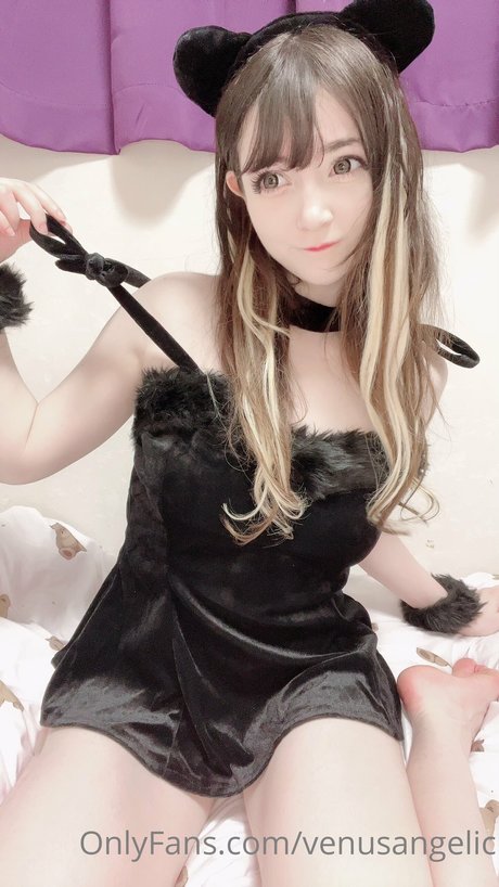 Venus Angelic nackt pornografische bild