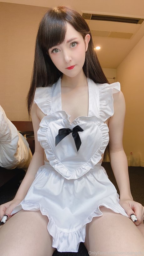 Venus Angelic model nackte fotos