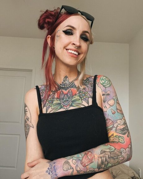 Aritaylor__Ari Taylor erwachsene nackt archiv