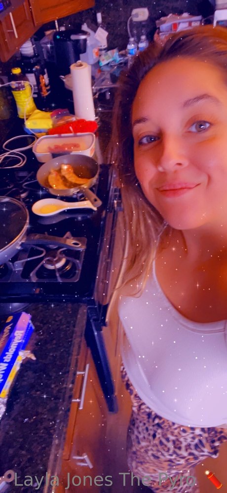 Layla Jones kunst erwachsene archiv