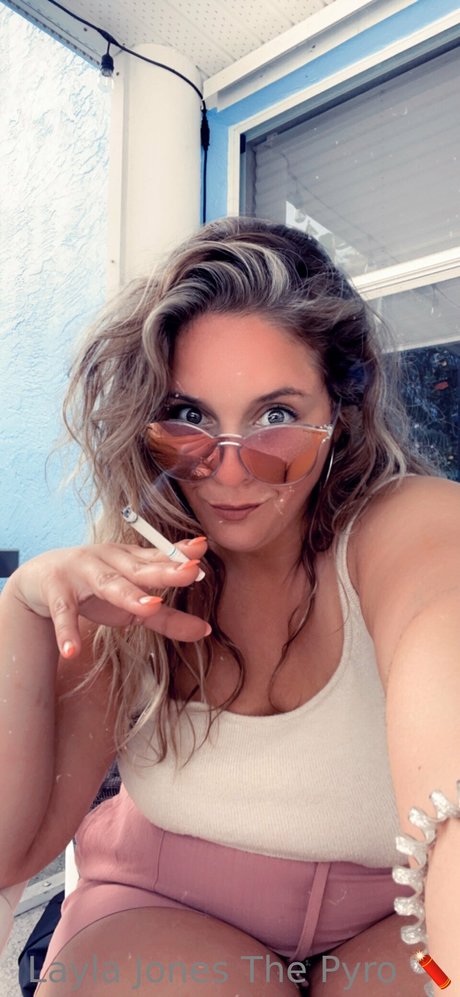 Layla Jones erwachsene hübsche fotos