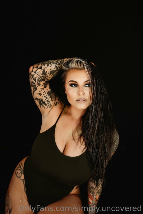 Simplyuncovered Jessie P erotische erwachsene galerie