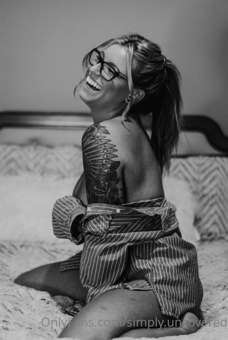 Simplyuncovered Jessie P nackten bilder