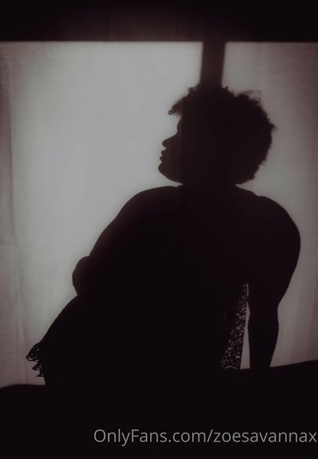 zoesavannax erwachsene schöne bild