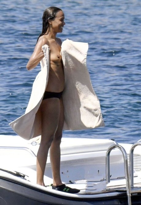 Zoe Saldana xxx top galerien