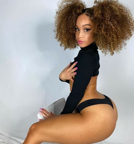 Anabella Carrasco heiße pornostar bild