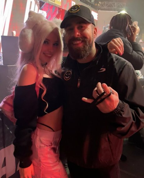 Belle Delphine nackt pornografische archiv